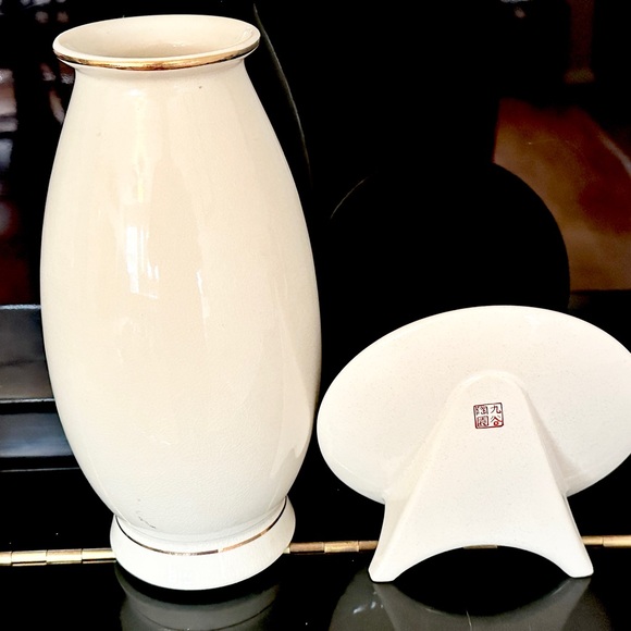 Matching Japanese Flower Vase Set - Picture 6 of 10